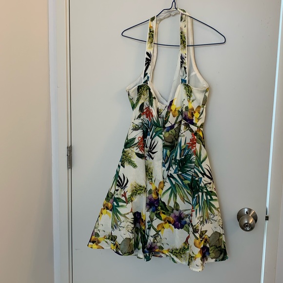 Spring dress - Picture 2 of 4